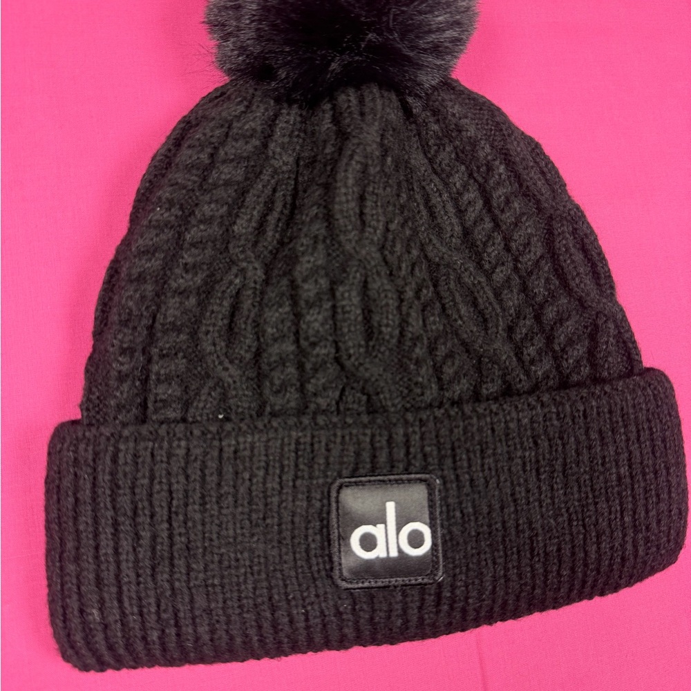 Alo Yoga Black Cable Knit Pom Beanie NWT Women’s Winter Hat - Picture 5 of 5